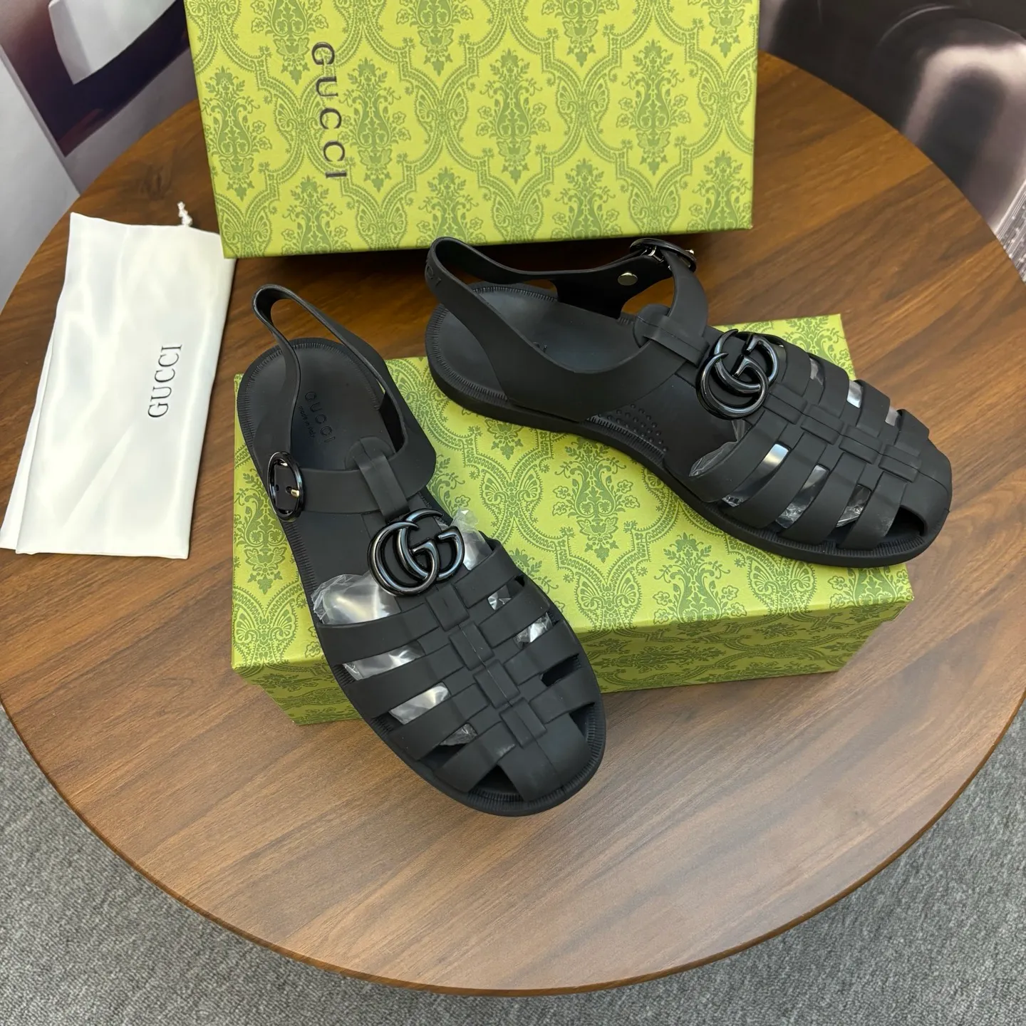 Men's shoes 260💰 [Gucci] Counter quality, top-quality original goods, real photos! Original TPU material, fine workmanship, comfortable; genuine 1:1 replica Size: 36 ~ 46